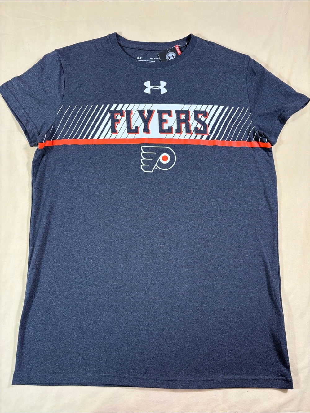Under Armour Youth XL Philadelphia Flyers NHL Graphic‎ T-Shirt Charcoal Grey NWT